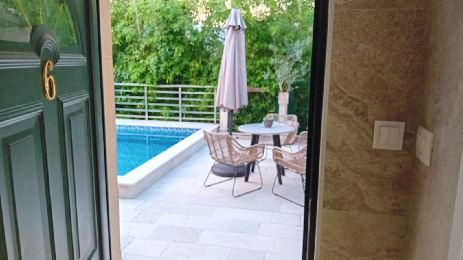 Square Point Apartments โกตอร์ ภายนอก รูปภาพ