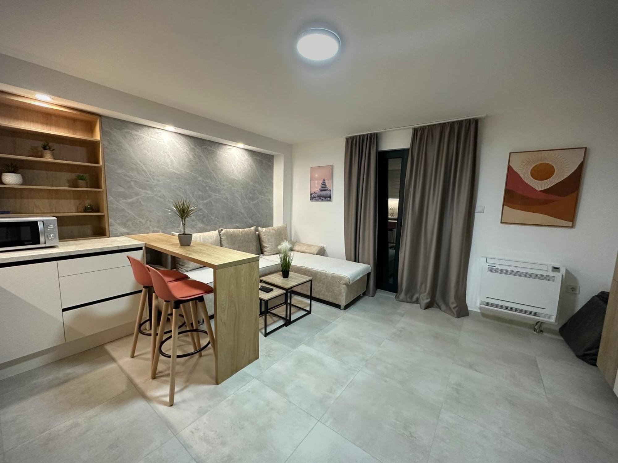 Square Point Apartments โกตอร์ ภายนอก รูปภาพ