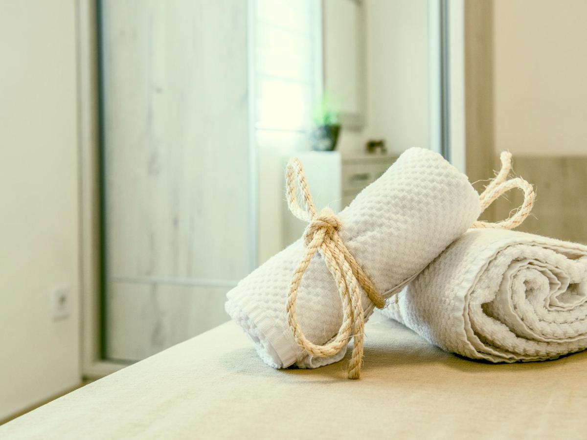 Square Point Apartments โกตอร์ ภายนอก รูปภาพ