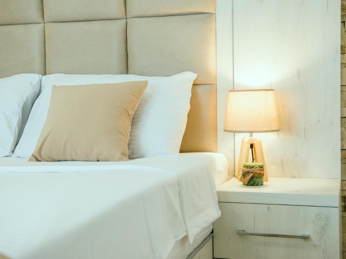 Square Point Apartments โกตอร์ ภายนอก รูปภาพ
