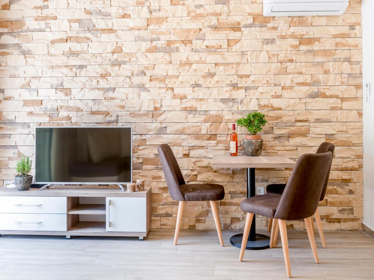 Square Point Apartments โกตอร์ ภายนอก รูปภาพ
