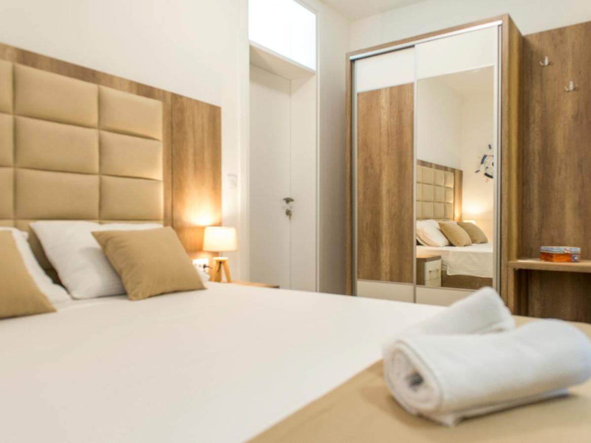 Square Point Apartments โกตอร์ ภายนอก รูปภาพ