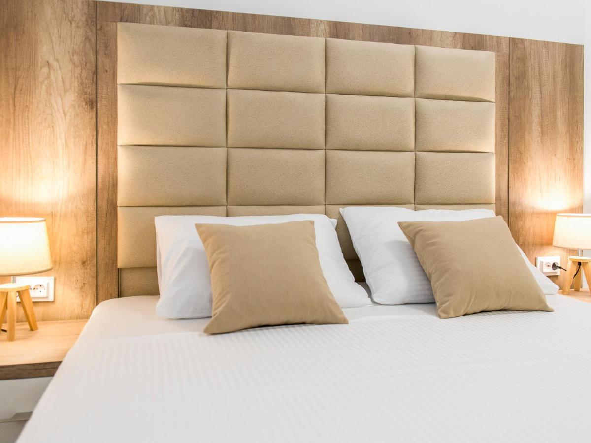 Square Point Apartments โกตอร์ ภายนอก รูปภาพ